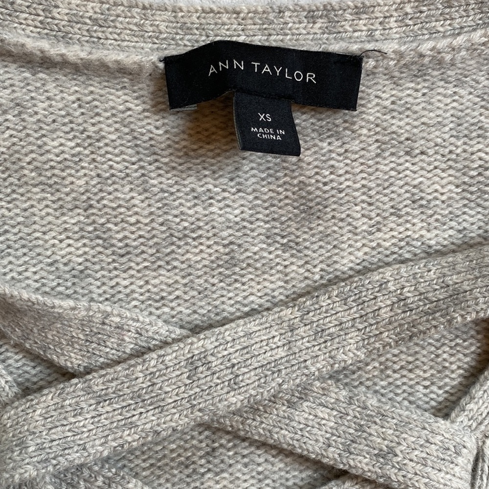 Ann Taylor soft wool/cashmere pale gray lace up sweater EUC Sz XS - Picture 3 of 8